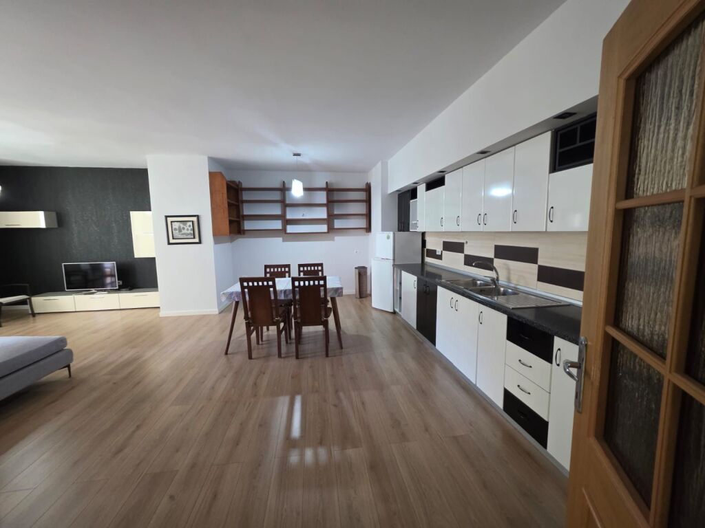 1+1,furnished,black bird near Le Bon,650 eueo