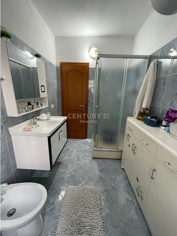 APARTAMENT ME QIRA 2+1 ME PAMJE DETI TEK VILA E ZOGUT!