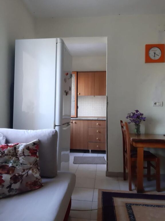 Apartament 1+1 me qera ne Ali Dem prane Kryegjyshates
