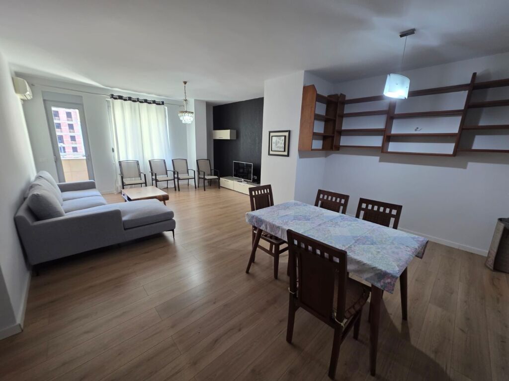 1+1,furnished,black bird near Le Bon,650 eueo