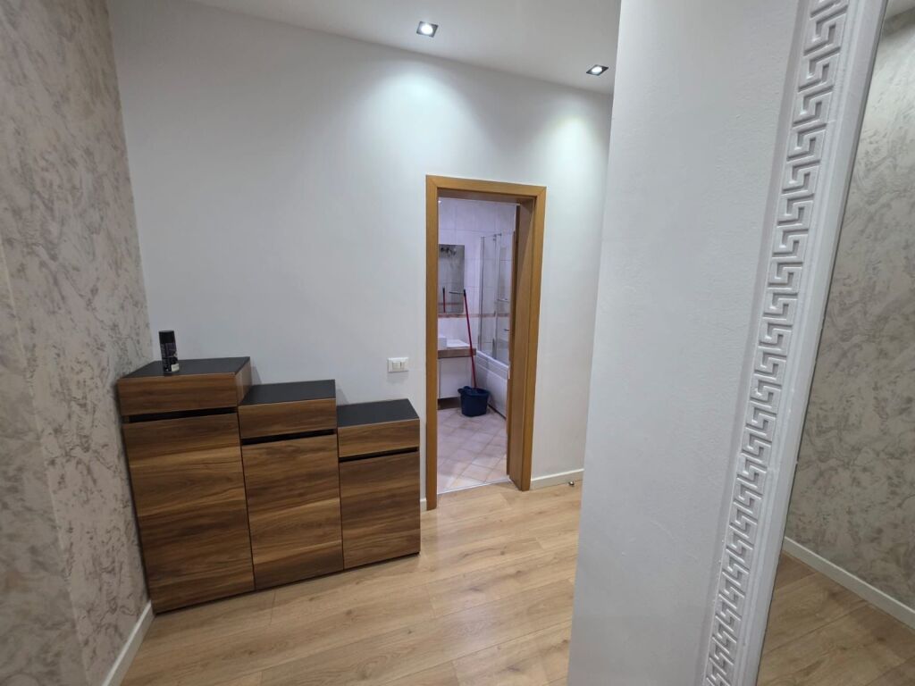 1+1,furnished,black bird near Le Bon,650 eueo