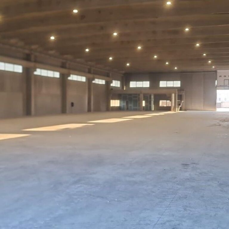 🏭✨ Jepet Kapanon 2,400 m² me Qira – Porto Romano ✨🏭