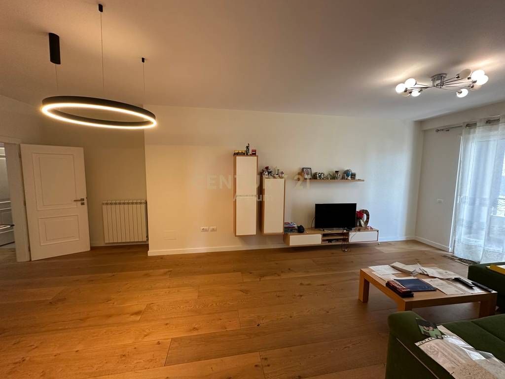 VENDESI APPARTAMENTO 2 + 1 + 2 CON VERANDA A KINOSTUDIO 1 225,000 € Sup. Totale 151m2
