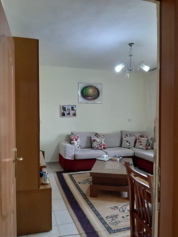 Apartament 1+1 me qera ne Ali Dem prane Kryegjyshates