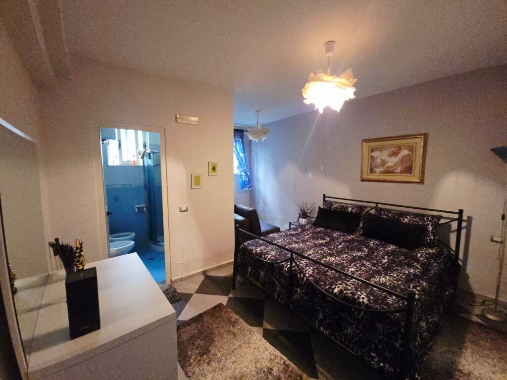 OKAZION SHITEN 2 APARTAMENTE 1+1+OBORR TEK SHKEMBI I KAVAJES