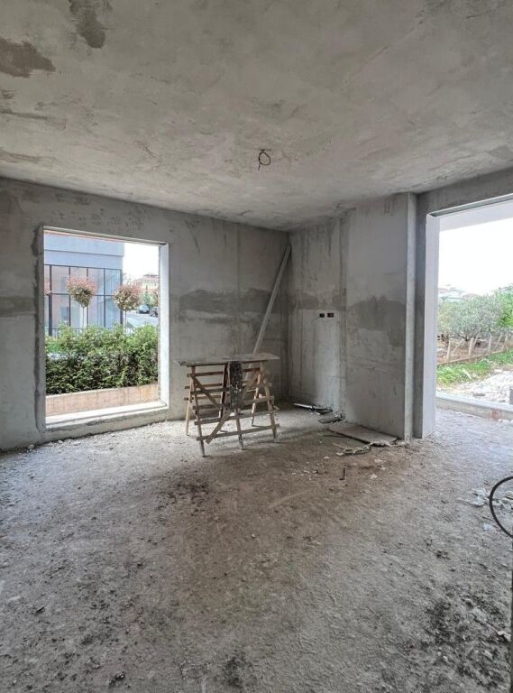 Shitet Super Apartament te Ring Side Paskuqan