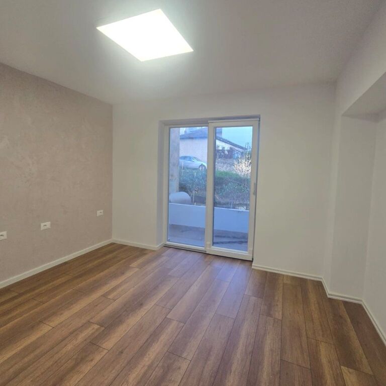 🏢 Ambient Zyre me Qira – përballë Maternitetit Koço Gliozheni ✨