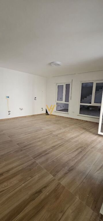 DUPLEX 2+1+2+VERANDA FOR SALE IN GOLEM 175,000 EURO