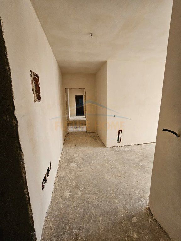 Shitet , Apartament 3+1+2+ Post Parkimi, Univers City , QTU.