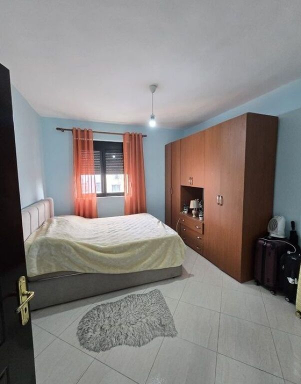 Vendesi in vendita 1+1 arredato nel centro di Babrrus