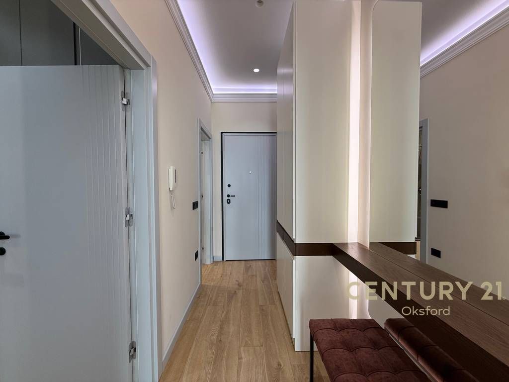 Japim me qira apartament 1+1 tek Square 21,ne Rrugen e Kavajes!