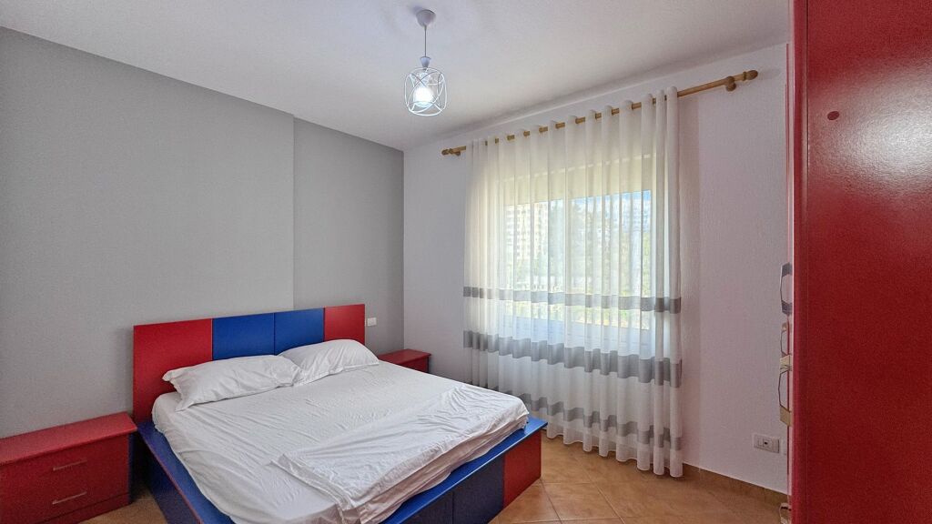 Appartamento 1+1 in vendita. 4° piano, senza ascensore. Shkëmbi i Kavajës