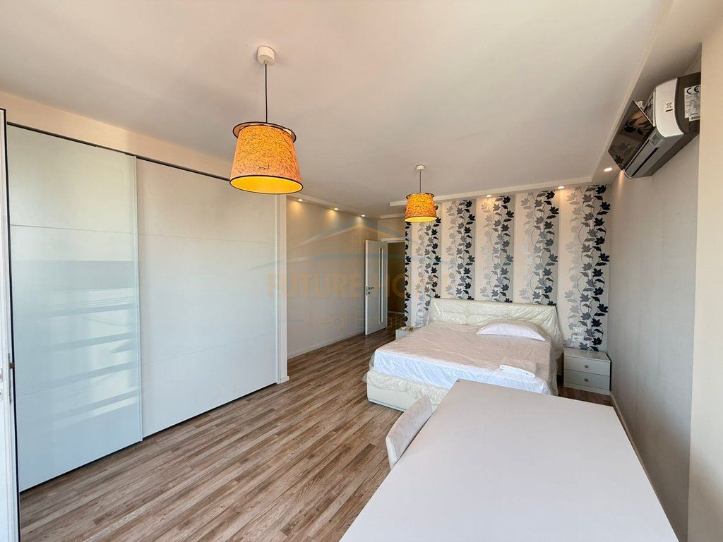 Shitet, Apartament 2+1+2, Selite