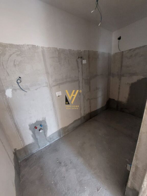 VENDESI APPARTAMENTO 2+1+2+BLK A XHAMLLIK 243.000 EURO