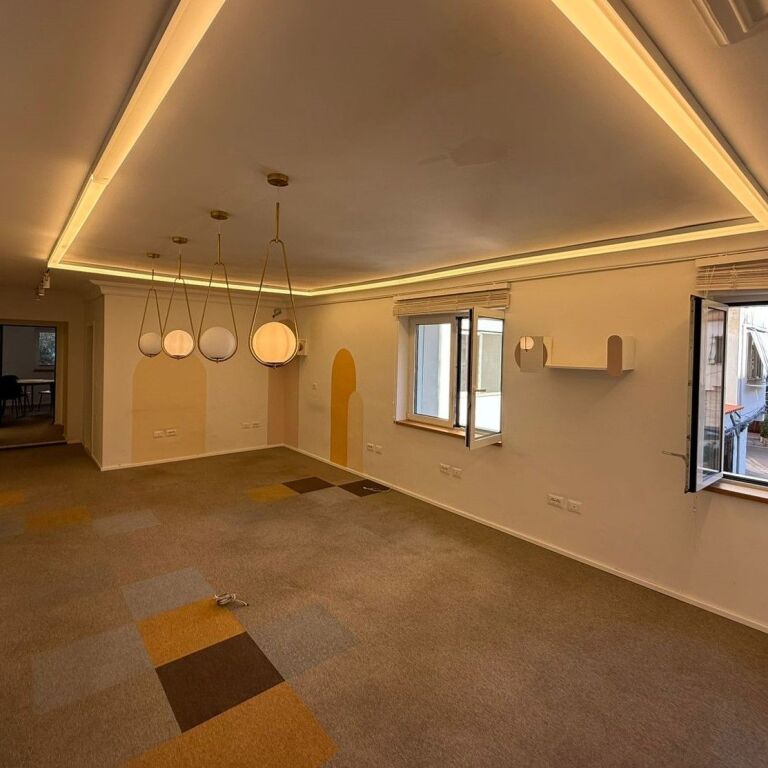 🏢 Zyrë 130 m² me Qira – Zogu i Zi, Tiranë ✨