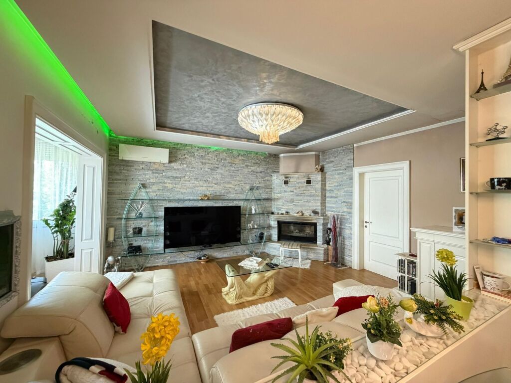 SHITET APARTAMENT 3+1+2+GARAZH NE KOMUNEN E PARISIT