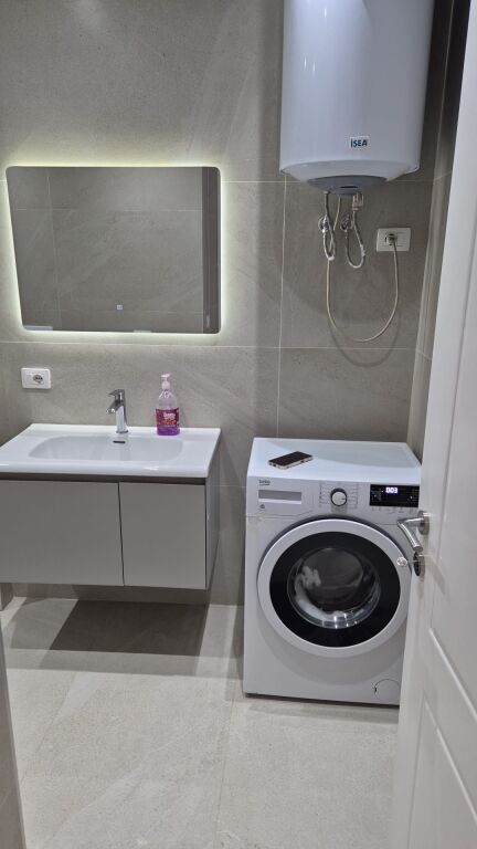 Apartament 1+1 me qera prane Concord Center