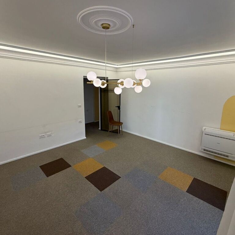 🏢 Zyrë 130 m² me Qira – Zogu i Zi, Tiranë ✨