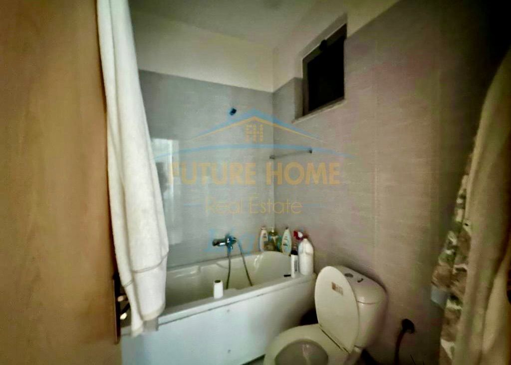 Shitet, Apartament 2+1+2, Unaza e Re, Tiranë.