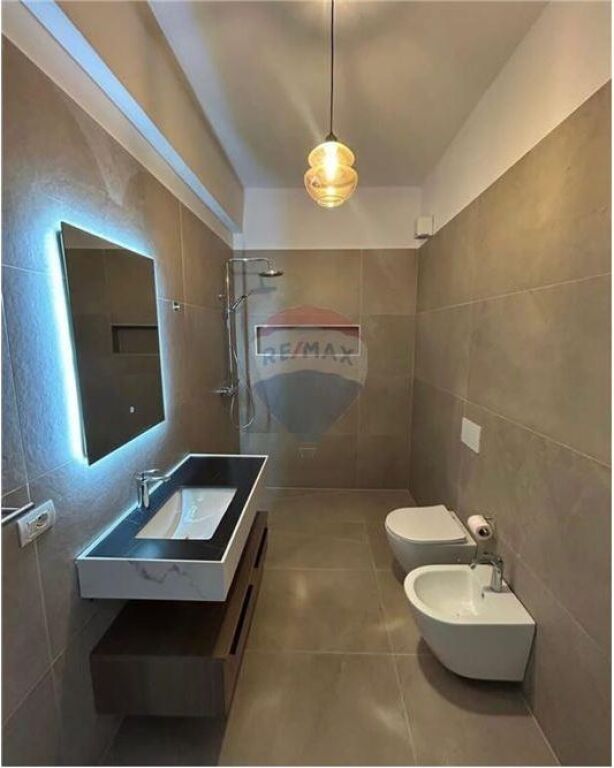 Jepet me qira apartament 1+1 ne Xhamllik