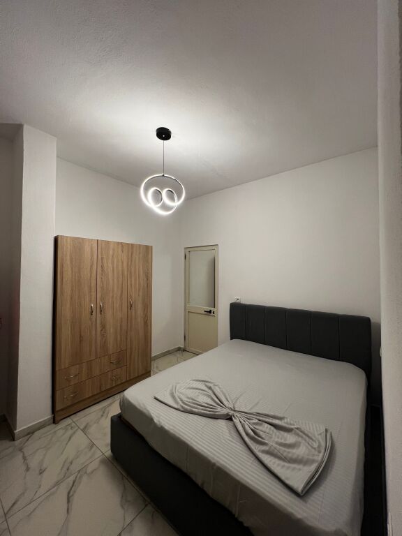 Affittasi casa privata. ( Via: “ Siri Kodra “ vicino al frigorifero )