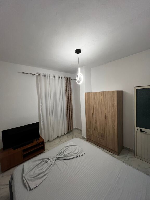 Affittasi casa privata. ( Via: “ Siri Kodra “ vicino al frigorifero )
