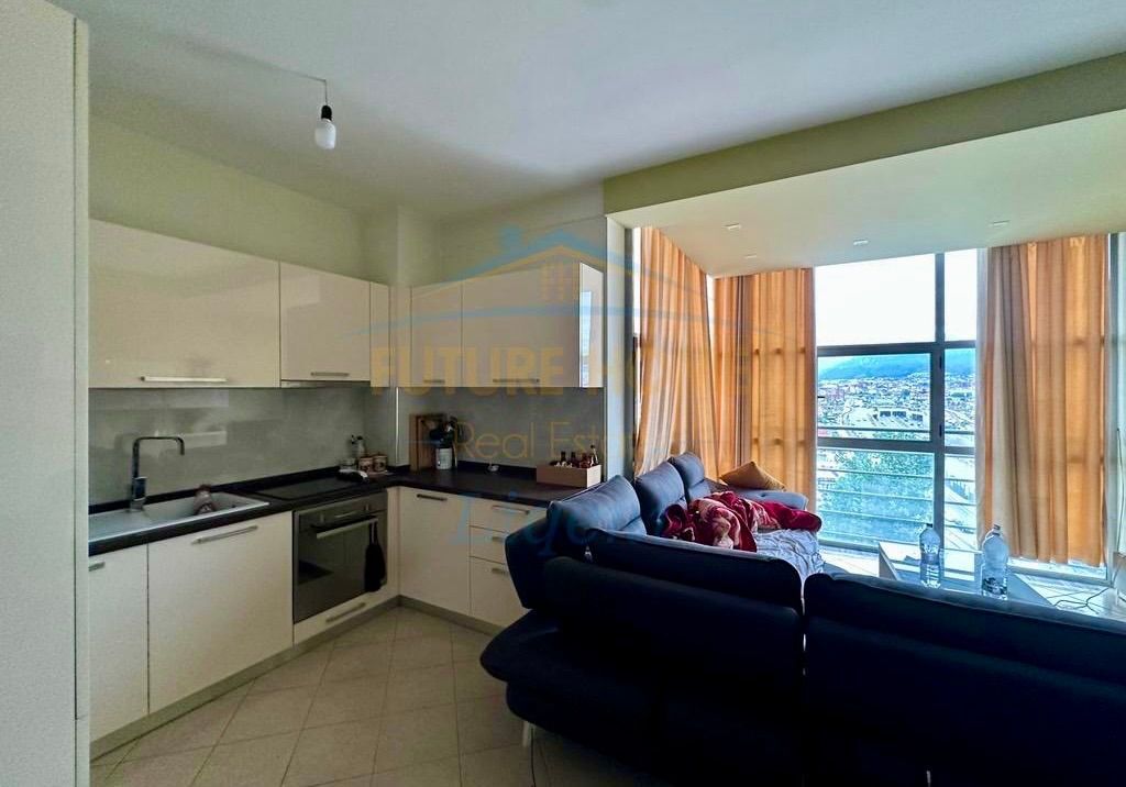 Shitet, Apartament 2+1+2, Unaza e Re, Tiranë.