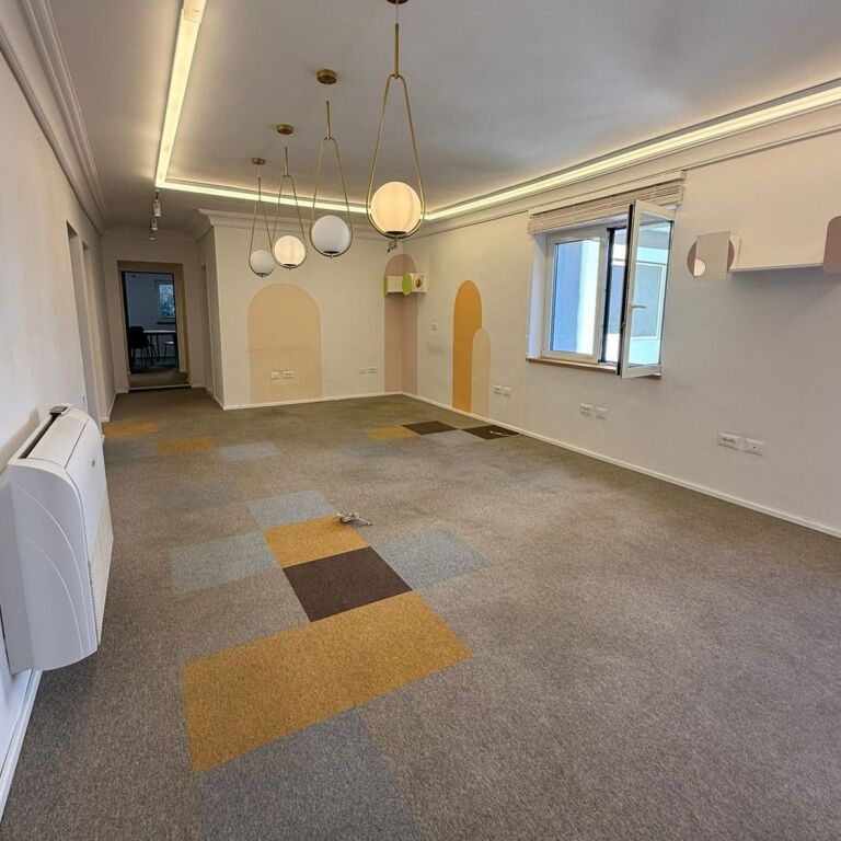 🏢 Zyrë 130 m² me Qira – Zogu i Zi, Tiranë ✨
