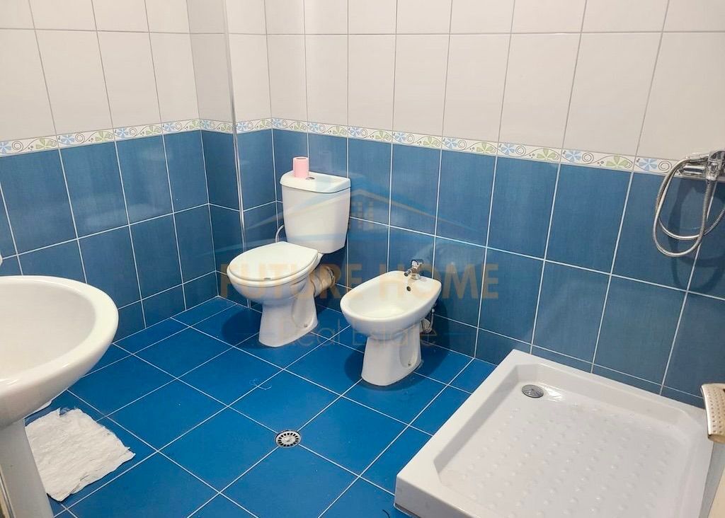 Shitet, Apartament 2+1+2,Yzberisht,prane Bar Unik, Tiranë.