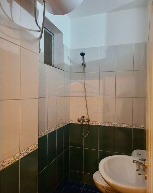 Shitet, Apartament 2+1+2,Yzberisht,prane Bar Unik, Tiranë.