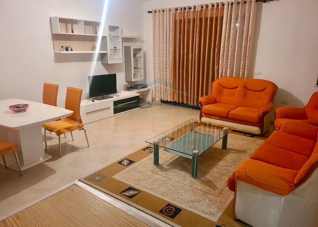 Shitet, Apartament 2+1+2,Yzberisht,prane Bar Unik, Tiranë.