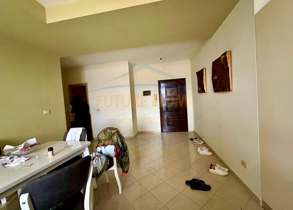 Shitet, Apartament 2+1+2, Unaza e Re, Tiranë.