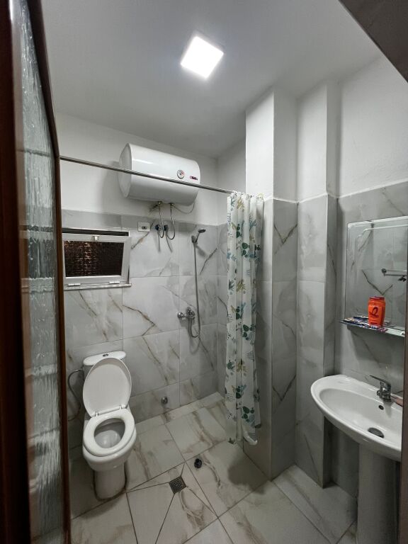 Affittasi casa privata. ( Via: “ Siri Kodra “ vicino al frigorifero )
