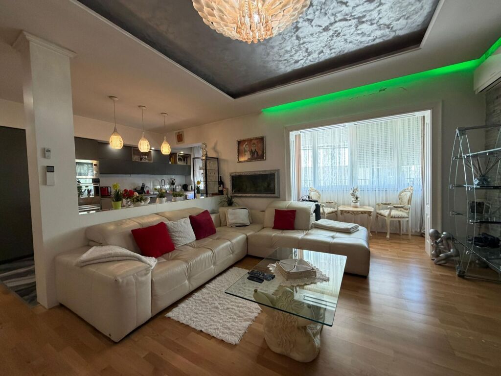 Apartament 3+1+2 per shitje Komuna e Parisit !
