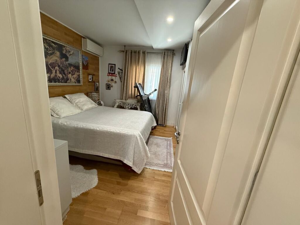 SHITET APARTAMENT 3+1+2+GARAZH NE KOMUNEN E PARISIT