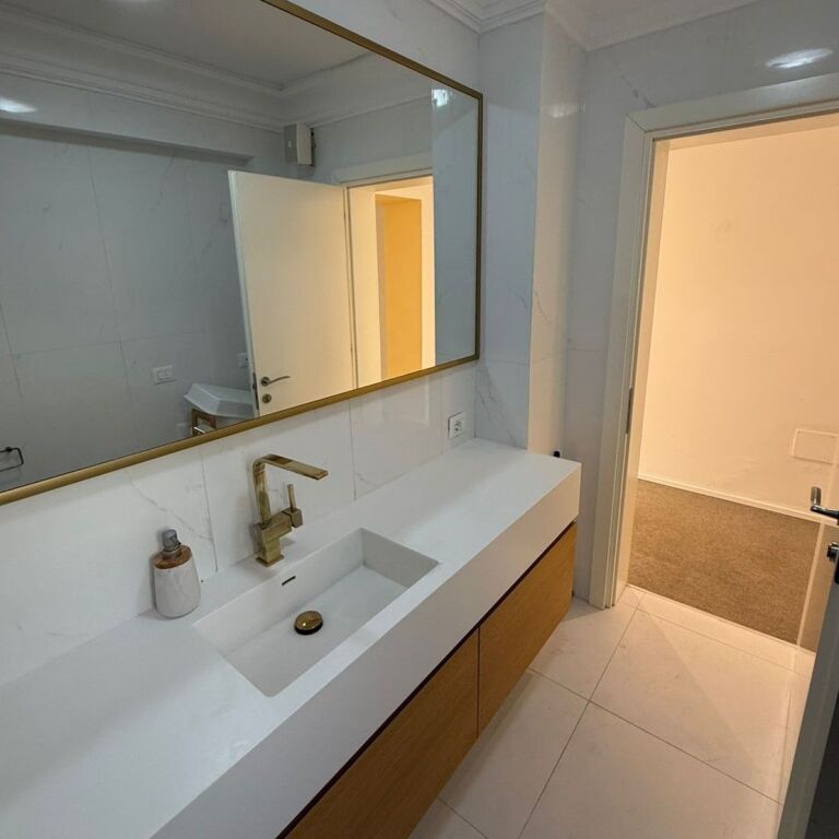 🏢 Zyrë 130 m² me Qira – Zogu i Zi, Tiranë ✨