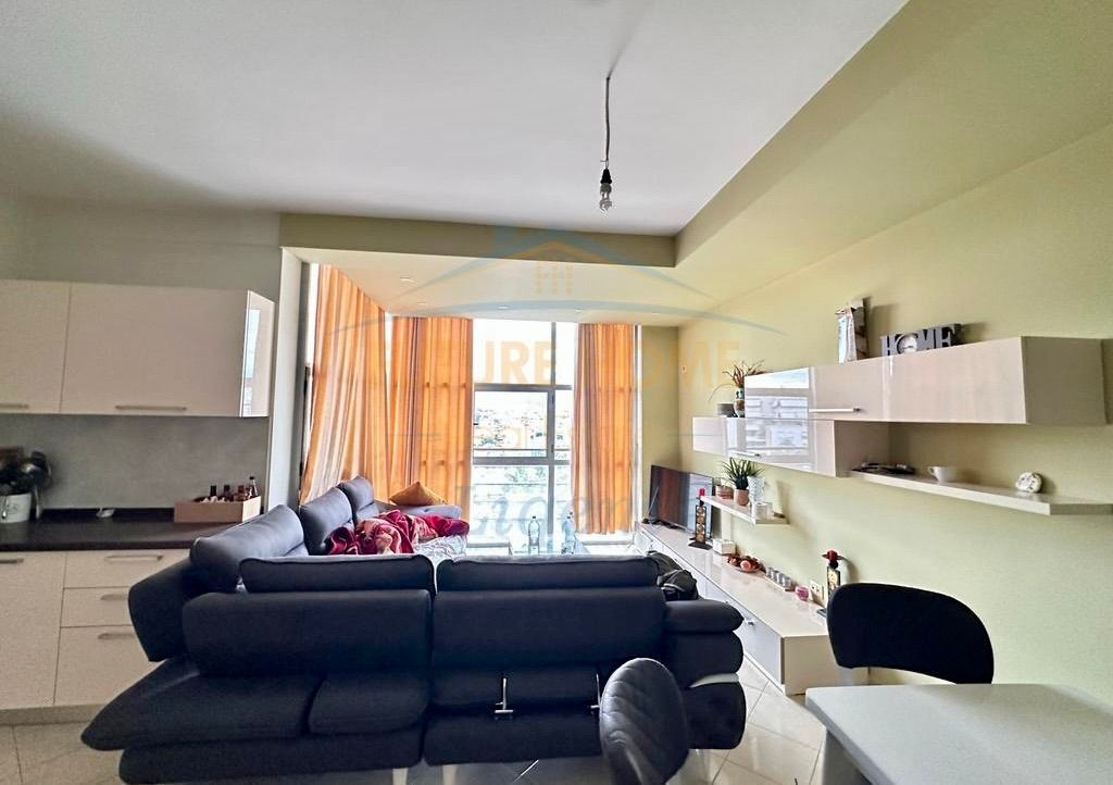 Shitet, Apartament 2+1+2, Unaza e Re, Tiranë.