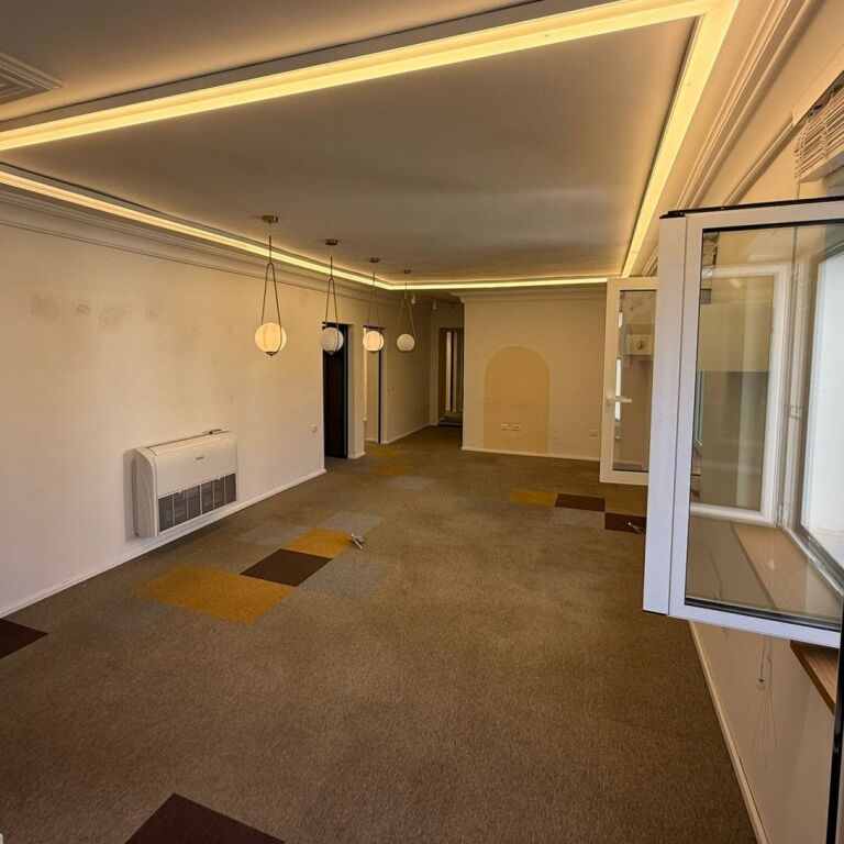 🏢 Zyrë 130 m² me Qira – Zogu i Zi, Tiranë ✨