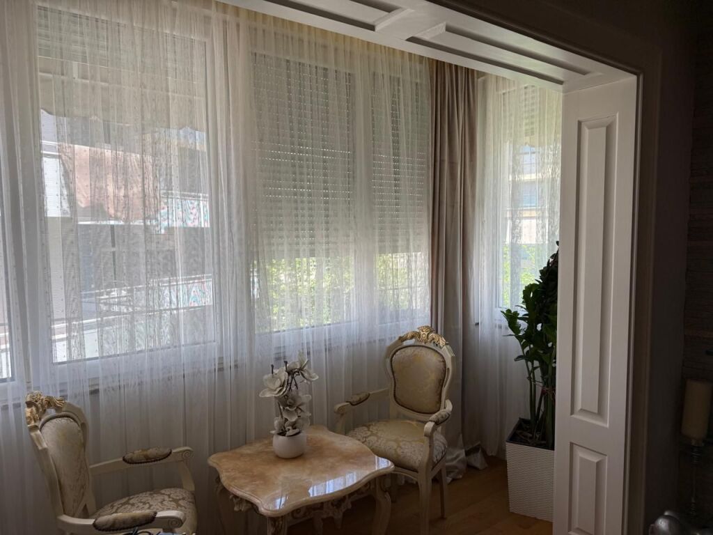 SHITET APARTAMENT 3+1+2+GARAZH NE KOMUNEN E PARISIT