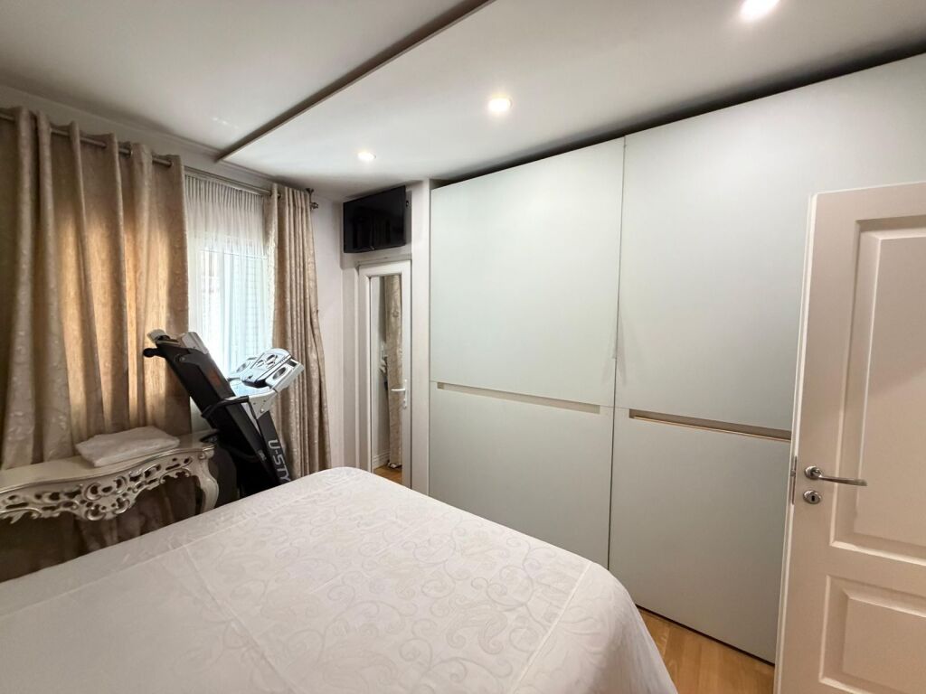 SHITET APARTAMENT 3+1+2+GARAZH NE KOMUNEN E PARISIT