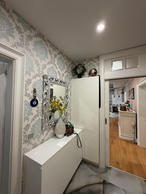 SHITET APARTAMENT 3+1+2+GARAZH NE KOMUNEN E PARISIT