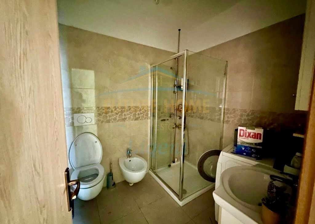 Shitet, Apartament 2+1+2, Unaza e Re, Tiranë.