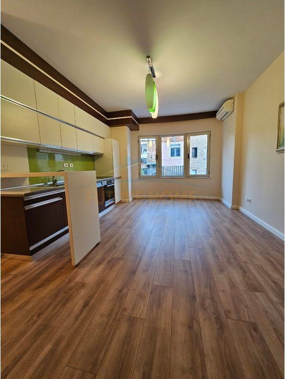 Shitet Apartament 1+1, Mine Peza