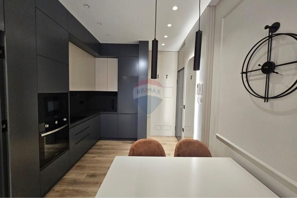 Apartament 1+1 me qira + parkim te Sima Com