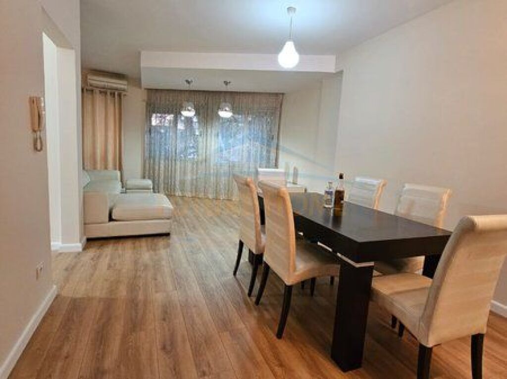 In vendita, Appartamento 2+1, Via Mine Peza, Tirana