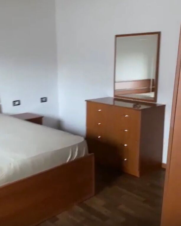 Appartamento 1+1 (casa privata) in affitto in Via Elbasani!