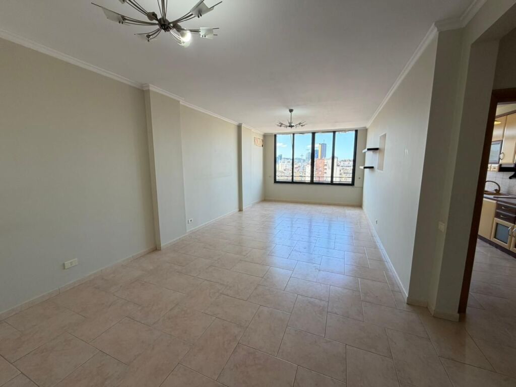 🏢Via 4 Deshmoret, appartamento 3+1+2 in affitto, parzialmente arredato 80.000 Leke