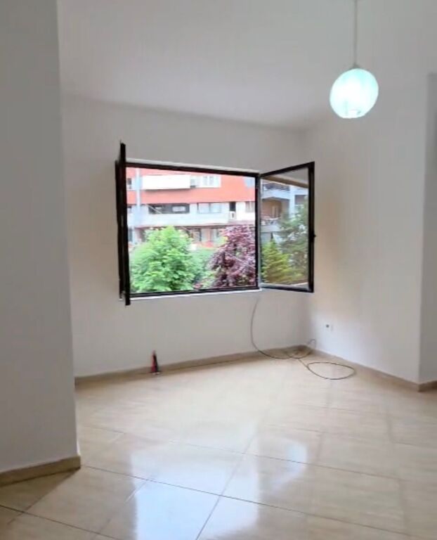 Appartamento 1+1 in affitto vuoto vicino al Rrethi Astirit!