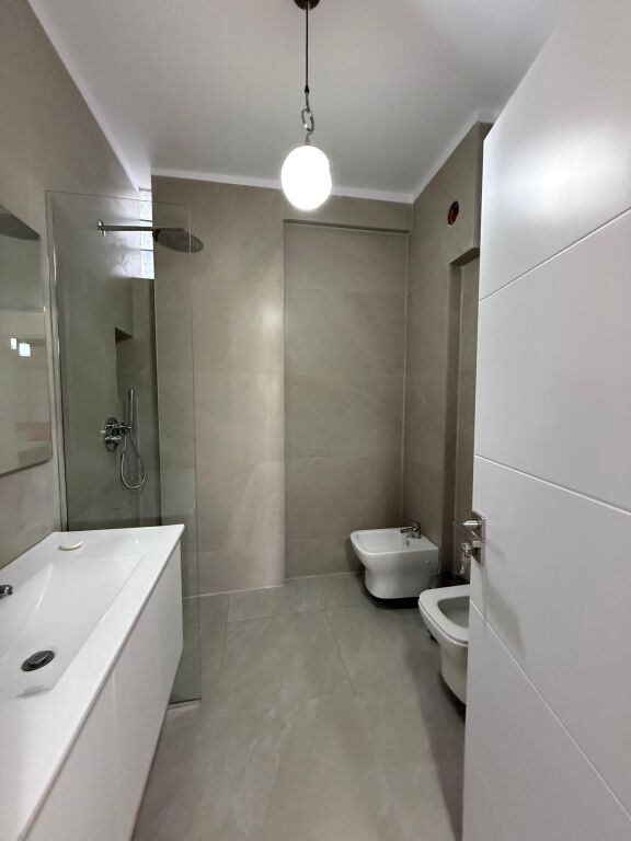🏠Appartamento 2+1 in Vendita 📍Via Mine Peza📐Superficie 97,5m2💶234.000€ •Con Ipoteca •Palazzo con Ascensore •Completamente Ristrutturato