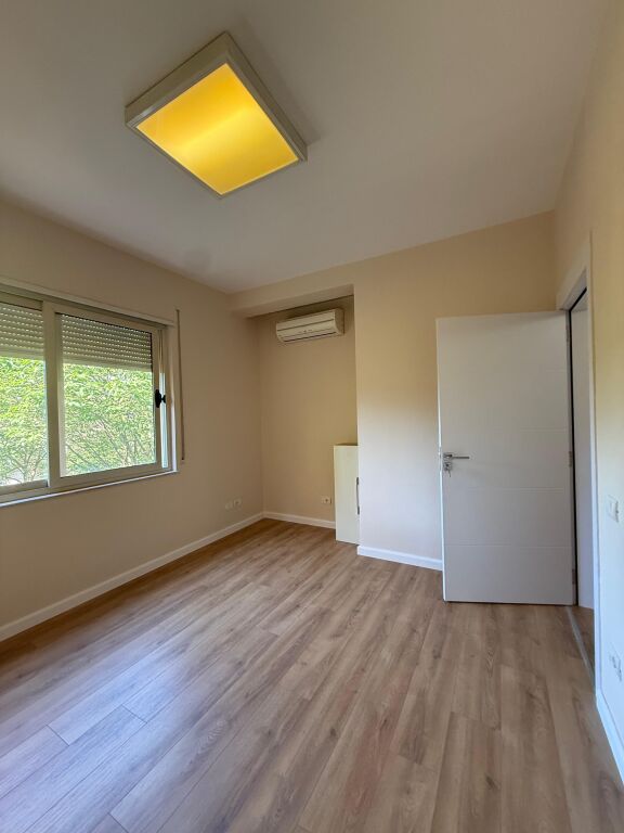 🏠Appartamento 2+1 in Vendita 📍Via Mine Peza📐Superficie 97,5m2💶234.000€ •Con Ipoteca •Palazzo con Ascensore •Completamente Ristrutturato